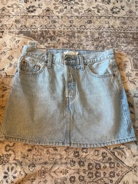 Levi's Icon Skirt in size 26